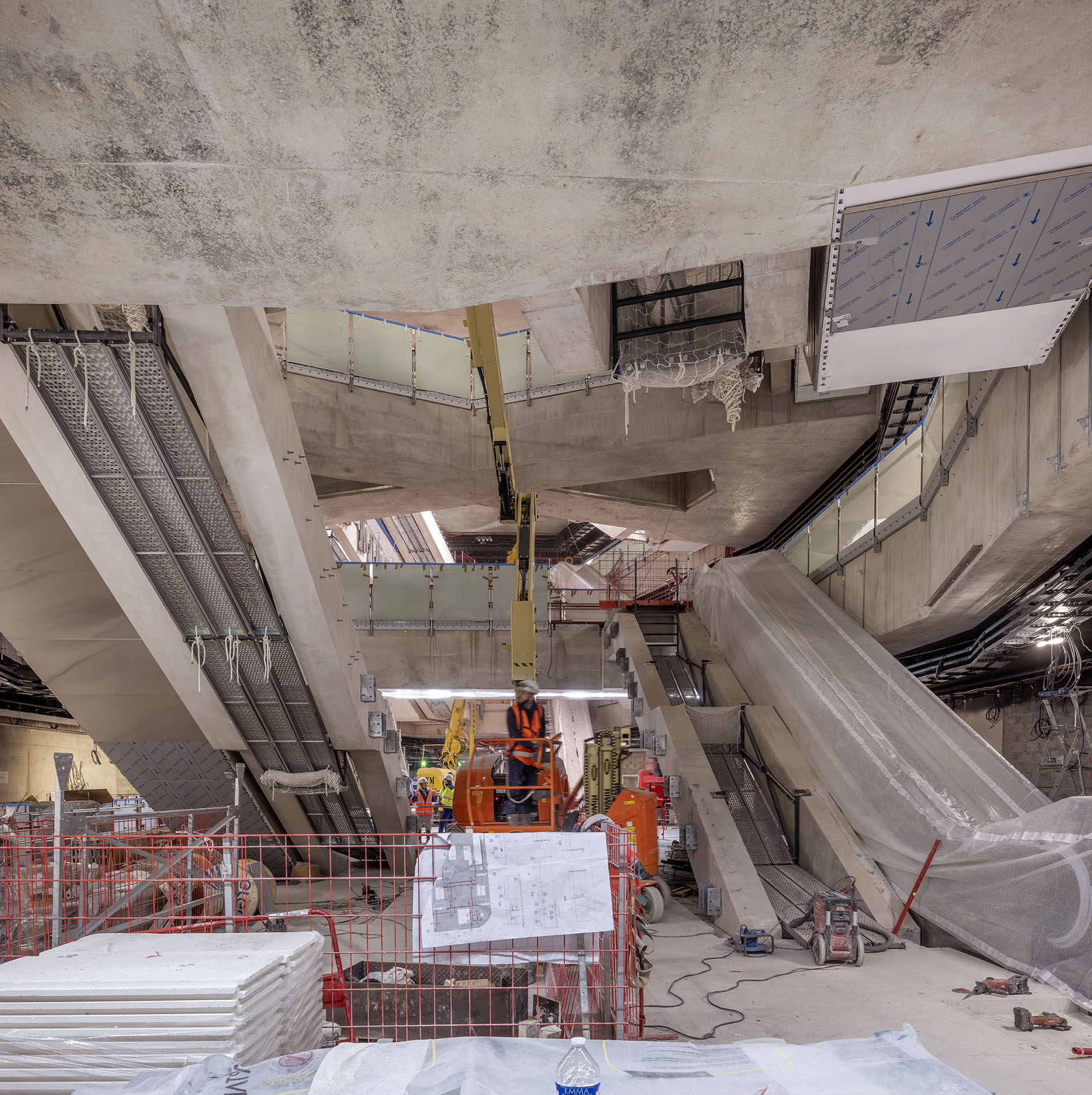MARIN TROTTIN (GARE CHATILLON MONTROUGE) - PHOTO LUC BOEGLY